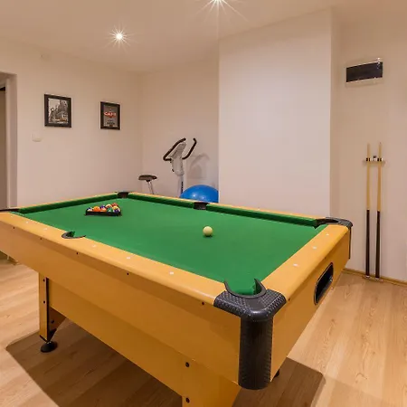 Hundefreundliche Mit 3 Klimaanlagen, Privatpool, Grill, Waschmaschine, Heizung