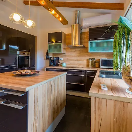 Holiday home Hundefreundliche Mit 3 Klimaanlagen, Privatpool, Grill, Waschmaschine, Heizung