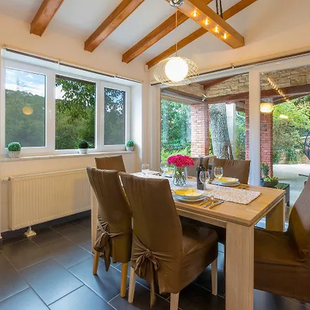 Hundefreundliche Mit 3 Klimaanlagen, Privatpool, Grill, Waschmaschine, Heizung 펜션 *