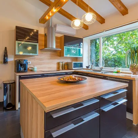 Hundefreundliche Mit 3 Klimaanlagen, Privatpool, Grill, Waschmaschine, Heizung Krizisce