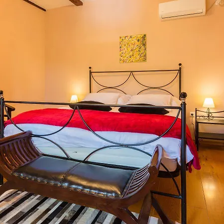 Hundefreundliche Mit 3 Klimaanlagen, Privatpool, Grill, Waschmaschine, Heizung Holiday home Krizisce