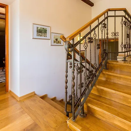 Holiday home Hundefreundliche Mit 3 Klimaanlagen, Privatpool, Grill, Waschmaschine, Heizung Krizisce