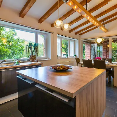 Hundefreundliche Mit 3 Klimaanlagen, Privatpool, Grill, Waschmaschine, Heizung