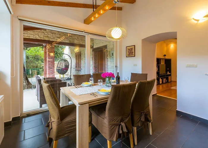 Hundefreundliche Mit 3 Klimaanlagen, Privatpool, Grill, Waschmaschine, Heizung Holiday home Krizisce